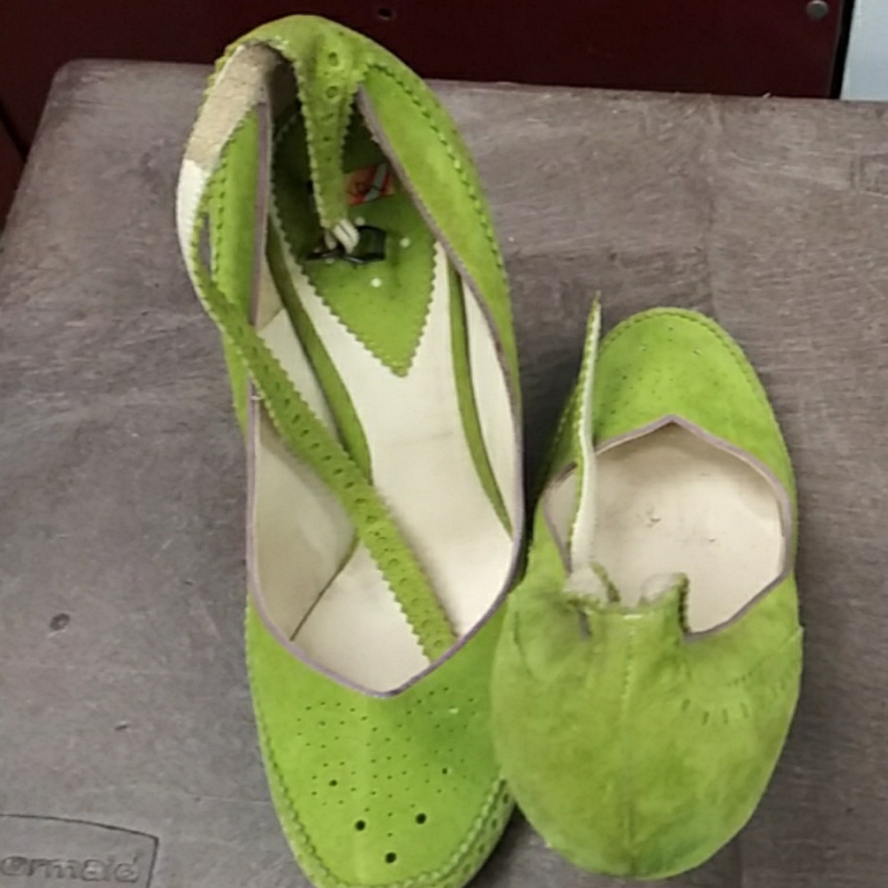 Neon Paul Smith suede shoe